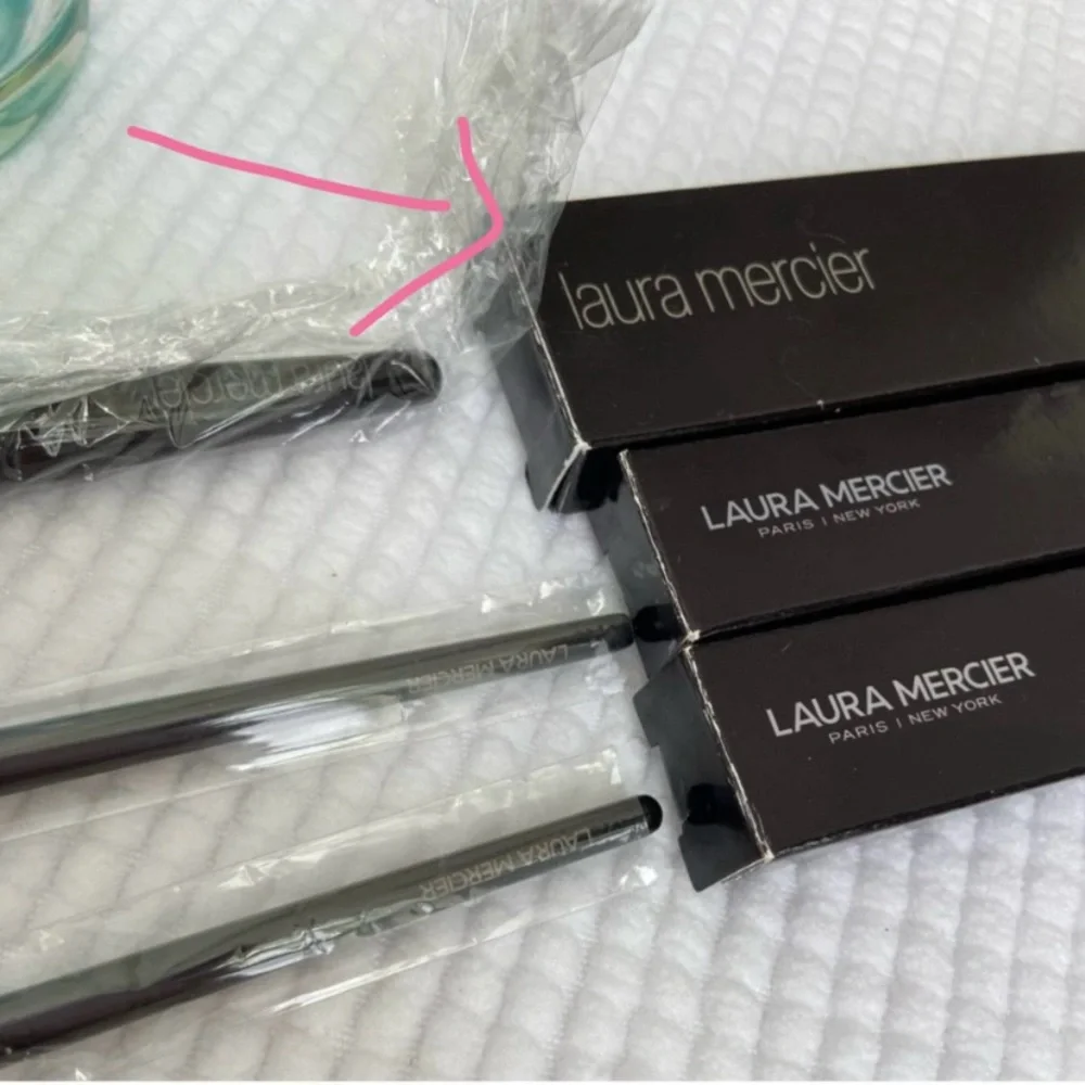 Laura Mercier Brush Cheek Color Brush - NWT